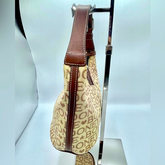 A DOONEY & BOURKE MONOGRAM PURSE OF  COATED COTTON WITH LEATHER ACCENTS. - Picture 5 of 16